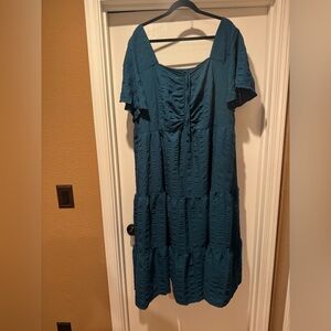 BloomChic Dark Green Midi Dress with Short Sleeves